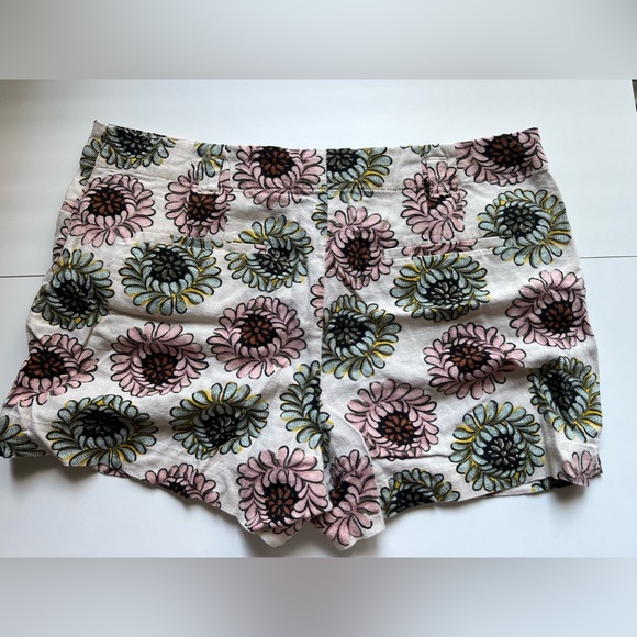 LOFT cream and floral shorts size 10 - Picture 3 of 4